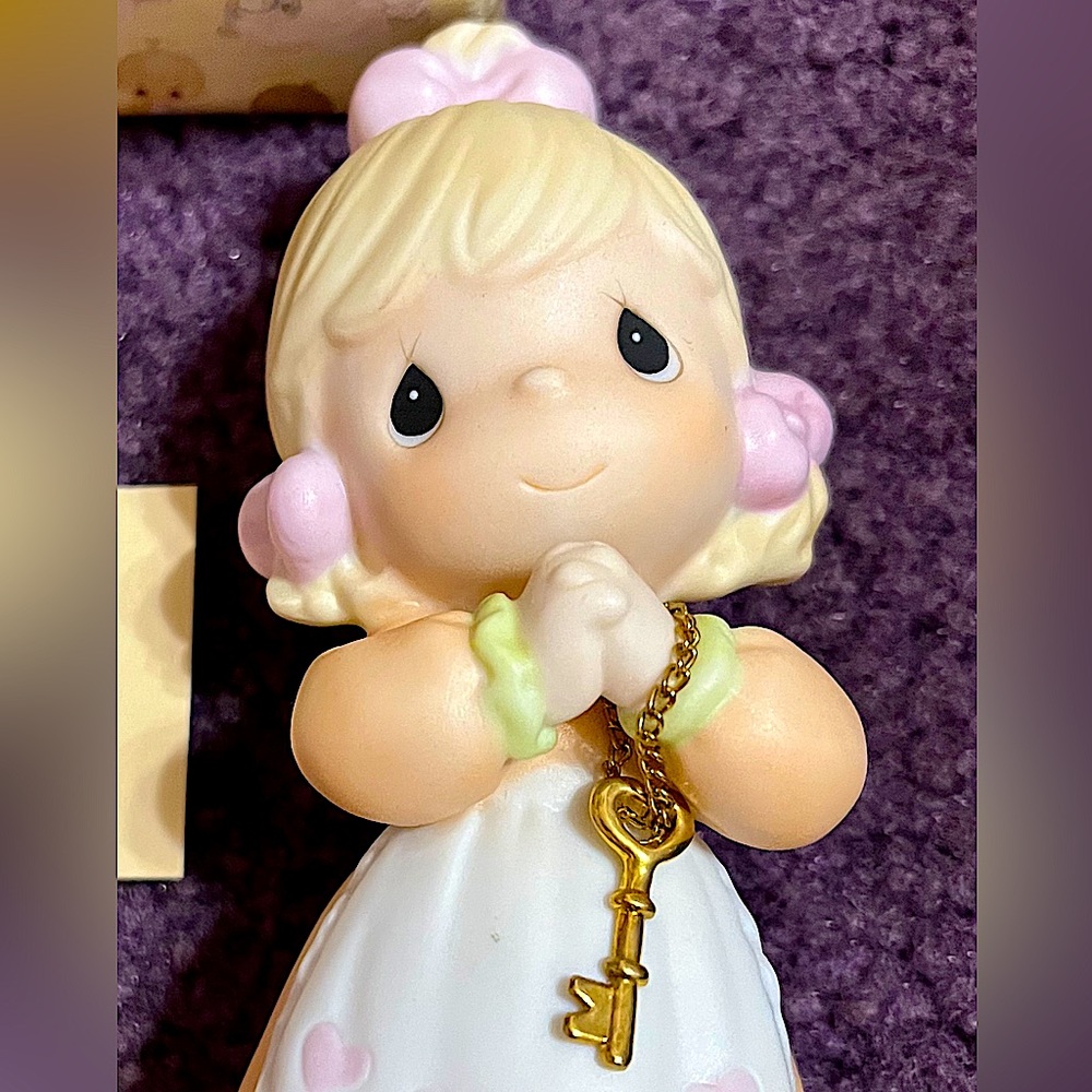 Precious Moments Figurine “Love Is The Key“ #482242S, Perfect For 💘V’Day!